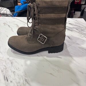 Ugg  suede boots is 7